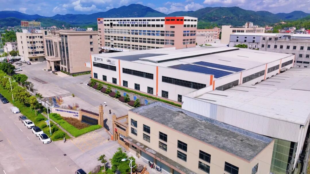 Ang mga Guohua Doors & Windows at Penghao Glass ay sumali sa mga puwersa upang lumikha ng isang bagong kabanata sa mga high-end na pintuan at windows